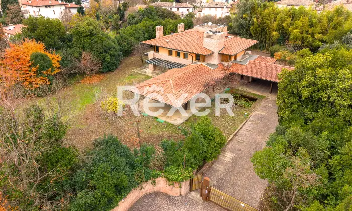 Rexer-Montebelluna-Prestigiosa-villa-con-ampio-parco-privato-Altro