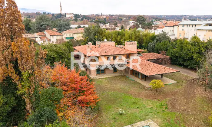 Rexer-Montebelluna-Prestigiosa-villa-con-ampio-parco-privato-Altro