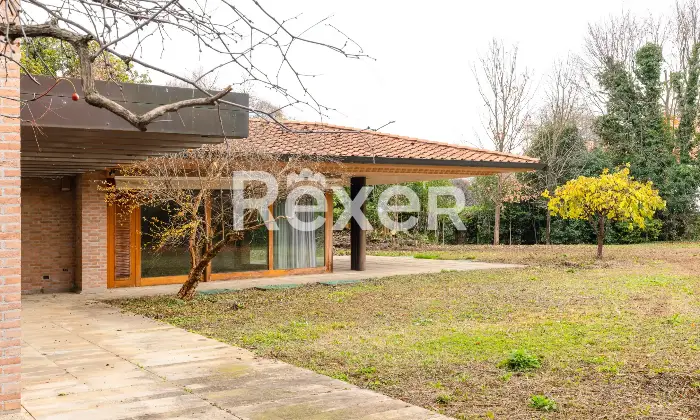 Rexer-Montebelluna-Prestigiosa-villa-con-ampio-parco-privato-Altro