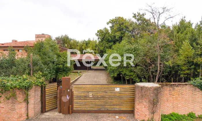 Rexer-Montebelluna-Prestigiosa-villa-con-ampio-parco-privato-Altro