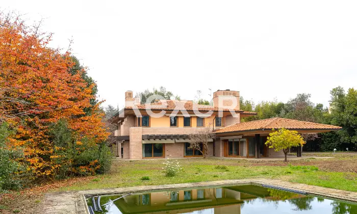 Rexer-Montebelluna-Prestigiosa-villa-con-ampio-parco-privato-Altro