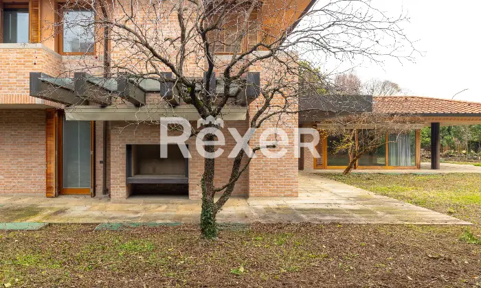 Rexer-Montebelluna-Prestigiosa-villa-con-ampio-parco-privato-Altro