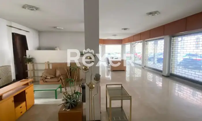 Rexer-Vaprio-dAdda-Locale-commerciale-con-sette-vetrine-su-strada-Altro