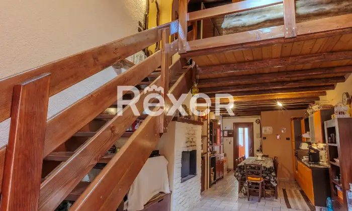 Rexer-Bondione-Abitazione-su-tre-livelli-con-corte-esclusiva-Altro