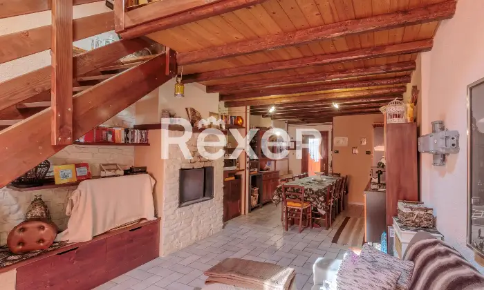 Rexer-Bondione-Abitazione-su-tre-livelli-con-corte-esclusiva-Altro