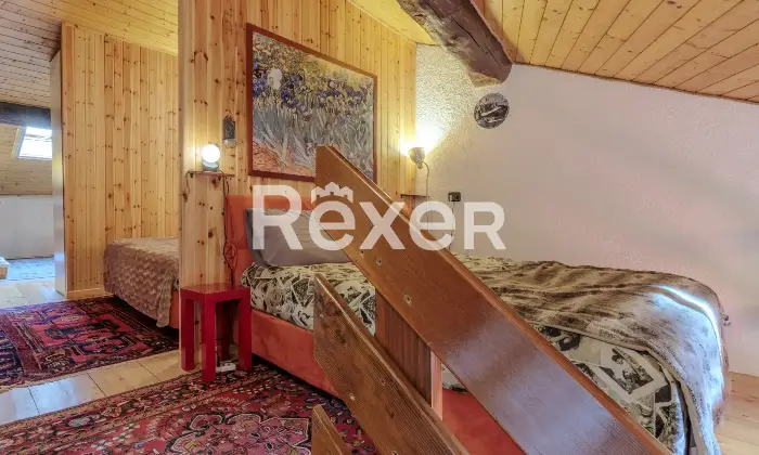 Rexer-Bondione-Abitazione-su-tre-livelli-con-corte-esclusiva-Altro