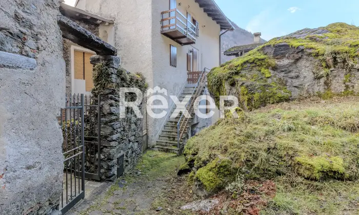 Rexer-Bondione-Abitazione-su-tre-livelli-con-corte-esclusiva-Altro