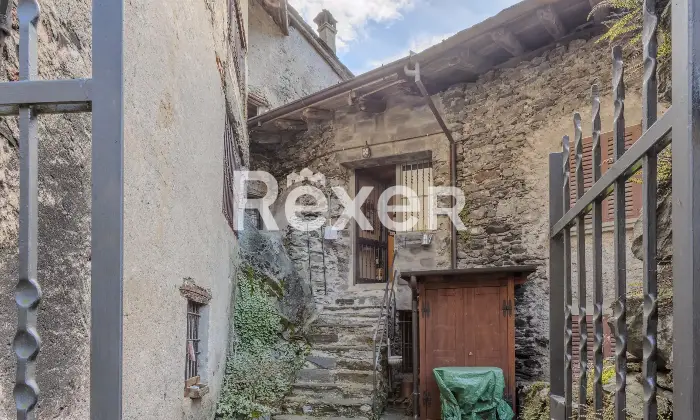 Rexer-Bondione-Abitazione-su-tre-livelli-con-corte-esclusiva-Altro