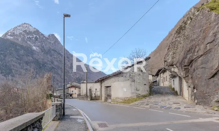 Rexer-Bondione-Abitazione-su-tre-livelli-con-corte-esclusiva-Altro