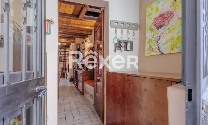 Rexer-Bondione-Abitazione-su-tre-livelli-con-corte-esclusiva-Altro