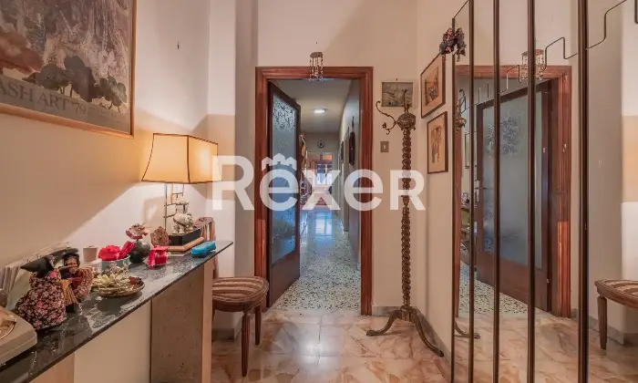 Rexer-Roma-Via-Monte-Meta-Luminoso-ultimo-piano-da-ristrutturare-Altro