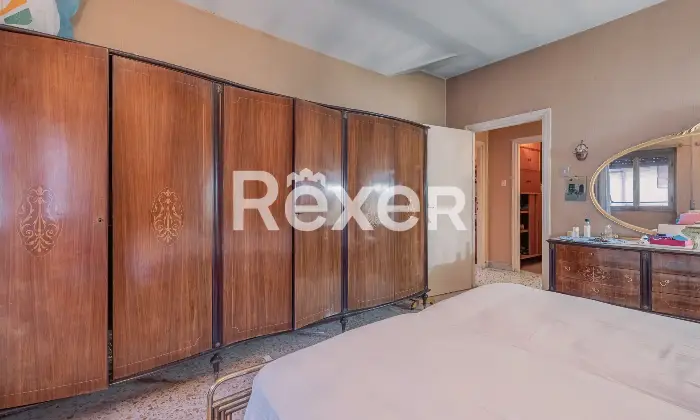 Rexer-Roma-Via-Monte-Meta-Luminoso-ultimo-piano-da-ristrutturare-Altro