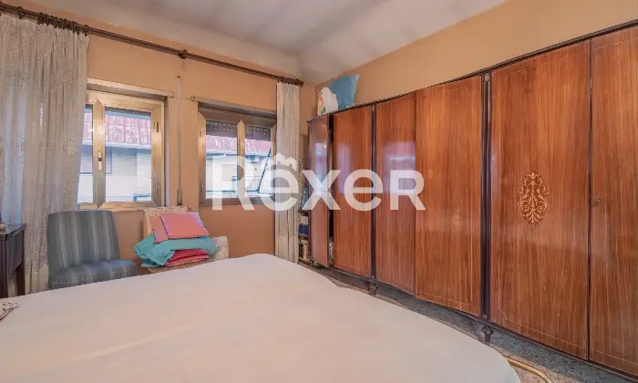 Rexer-Roma-Via-Monte-Meta-Luminoso-ultimo-piano-da-ristrutturare-Altro