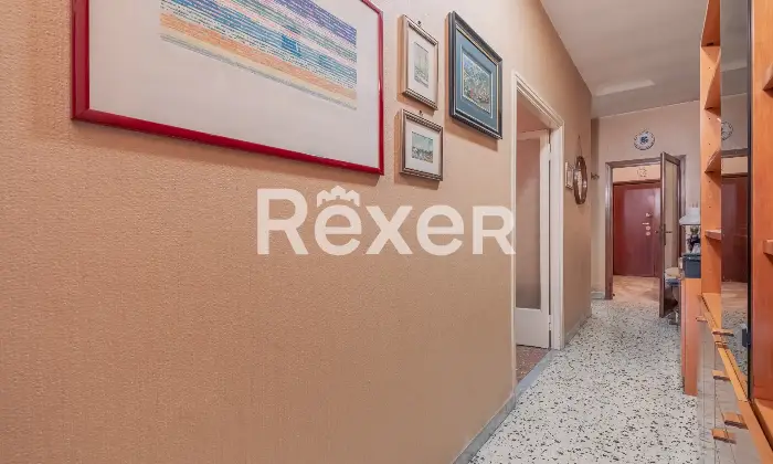 Rexer-Roma-Piazza-Monte-Gennaro-Luminoso-ultimo-piano-da-ristrutturare-Altro