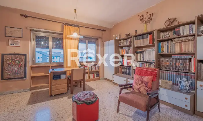 Rexer-Roma-Via-Monte-Meta-Luminoso-ultimo-piano-da-ristrutturare-Altro