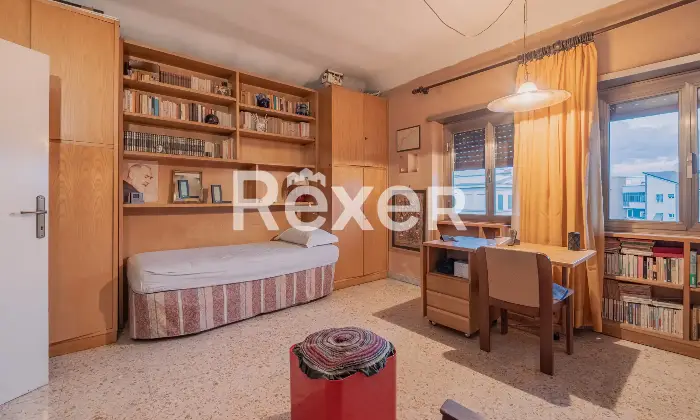 Rexer-Roma-Via-Monte-Meta-Luminoso-ultimo-piano-da-ristrutturare-Altro