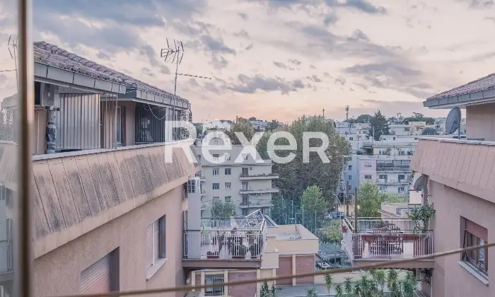 Rexer-Roma-Via-Monte-Meta-Luminoso-ultimo-piano-da-ristrutturare-Altro