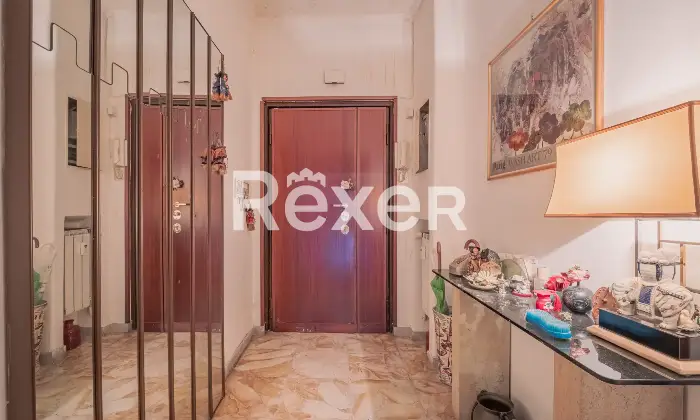 Rexer-Roma-Via-Monte-Meta-Luminoso-ultimo-piano-da-ristrutturare-Altro