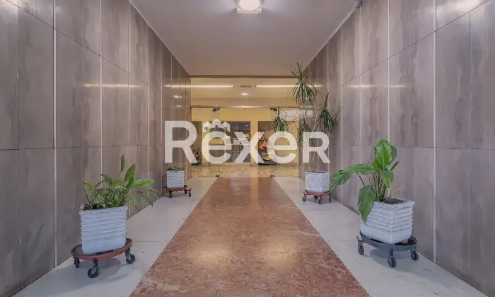 Rexer-Roma-Piazza-Monte-Gennaro-Luminoso-ultimo-piano-da-ristrutturare-Altro