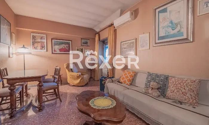 Rexer-Roma-Via-Monte-Meta-Luminoso-ultimo-piano-da-ristrutturare-Altro