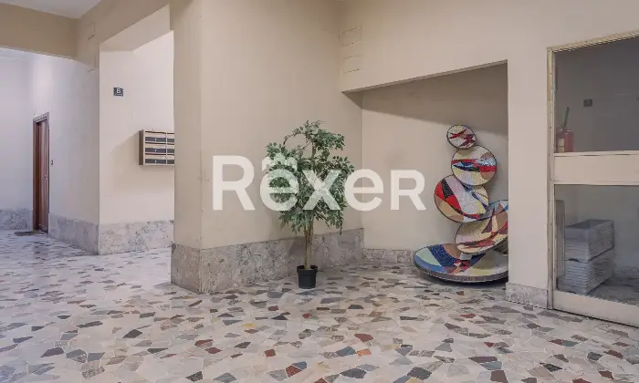 Rexer-Roma-Via-Monte-Meta-Luminoso-ultimo-piano-da-ristrutturare-Altro