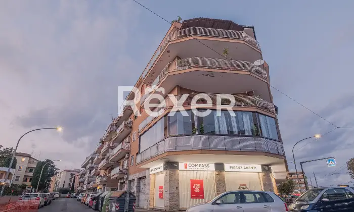 Rexer-Roma-Piazza-Monte-Gennaro-Luminoso-ultimo-piano-da-ristrutturare-Altro