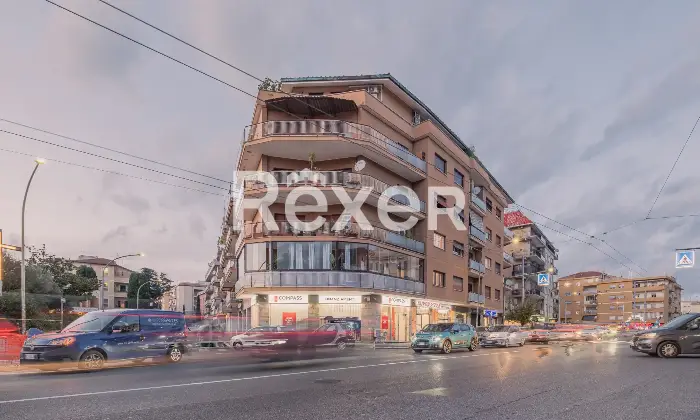 Rexer-Roma-Piazza-Monte-Gennaro-Luminoso-ultimo-piano-da-ristrutturare-Altro