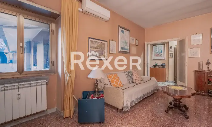 Rexer-Roma-Via-Monte-Meta-Luminoso-ultimo-piano-da-ristrutturare-Altro