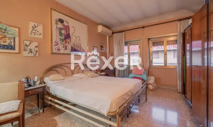 Rexer-Roma-Via-Monte-Meta-Luminoso-ultimo-piano-da-ristrutturare-Altro