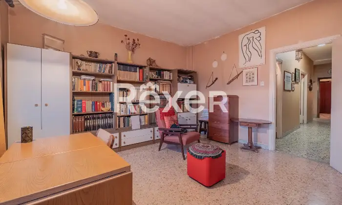 Rexer-Roma-Piazza-Monte-Gennaro-Luminoso-ultimo-piano-da-ristrutturare-Altro