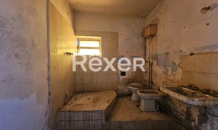 Rexer-San-Pietro-Vernotico-Ampia-soluzione-indipendente-su-due-livelli-con-garage-da-ristrutturare-San-Pietro-Vernotico-BR-Altro