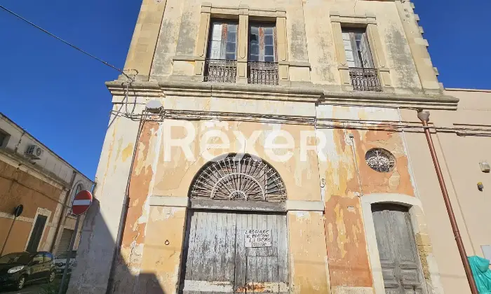 Rexer-San-Pietro-Vernotico-Ampia-soluzione-indipendente-su-due-livelli-con-garage-da-ristrutturare-San-Pietro-Vernotico-BR-Altro