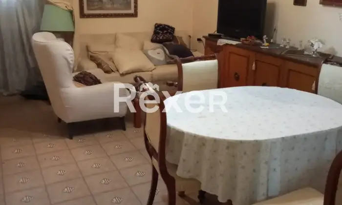 Rexer-Venosa-Casa-Semindipendente-su-pi-Livelli-con-Terrazzo-Magazzino-Altro