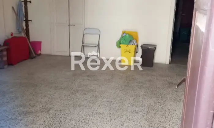 Rexer-Venosa-Casa-Semindipendente-su-pi-Livelli-con-Terrazzo-Magazzino-Altro