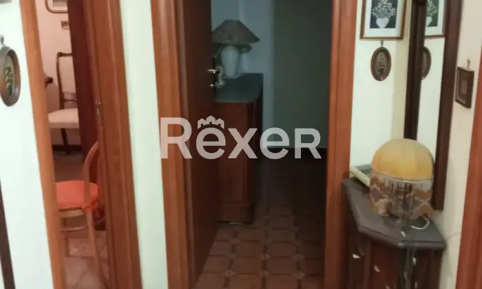 Rexer-Venosa-Casa-Semindipendente-su-pi-Livelli-con-Terrazzo-Magazzino-Altro
