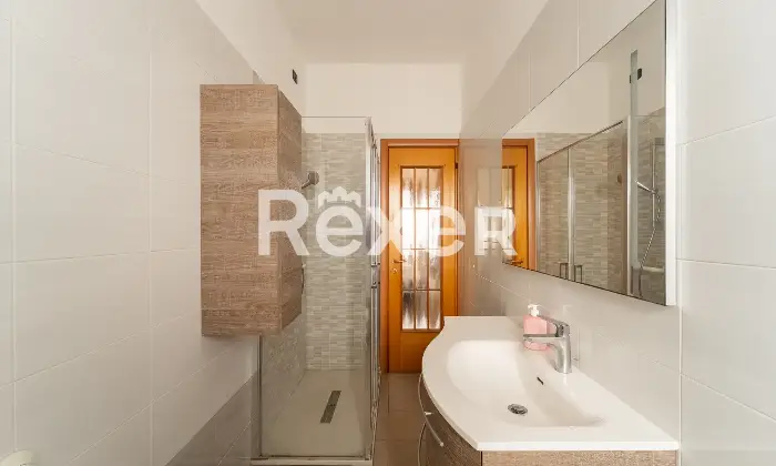 Rexer-Senago-Trilocale-al-quinto-piano-Bagno