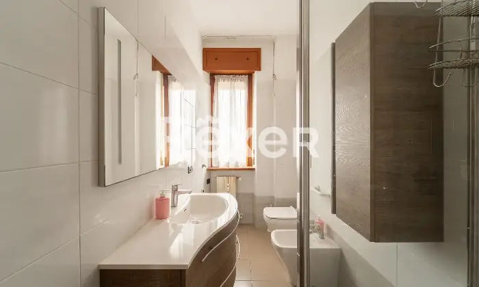 Rexer-Senago-Trilocale-al-quinto-piano-Bagno