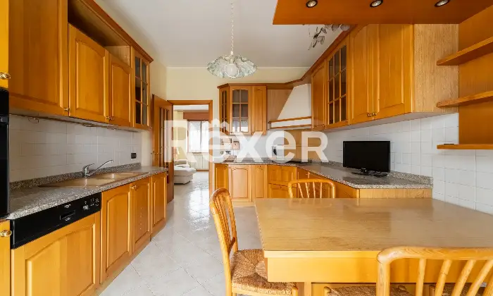 Rexer-Senago-Trilocale-al-quinto-piano-Cucina