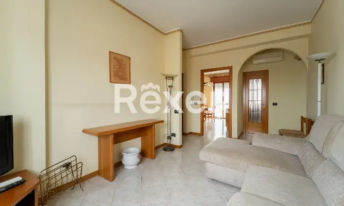 Rexer-Senago-Trilocale-al-quinto-piano-Salone