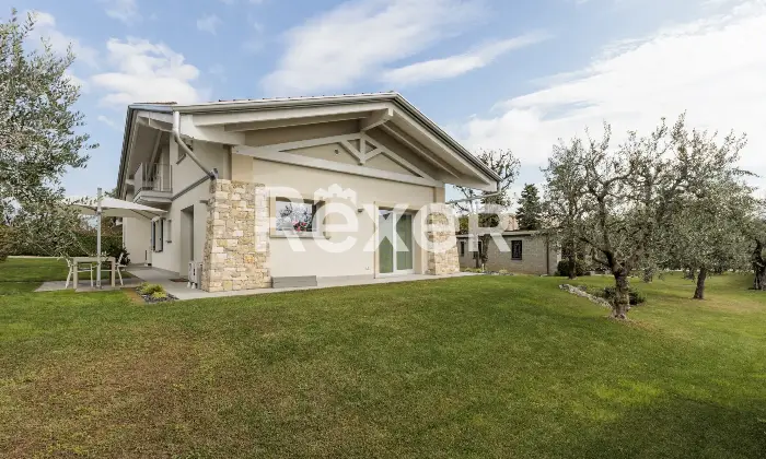 Rexer-Brembate-di-Sopra-Villa-indipendente-con-due-abitazioni-e-ampie-pertinenze-Altro