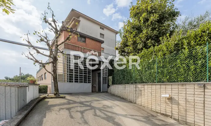 Rexer-Brembate-di-Sopra-Villa-indipendente-con-due-abitazioni-e-ampie-pertinenze-Altro