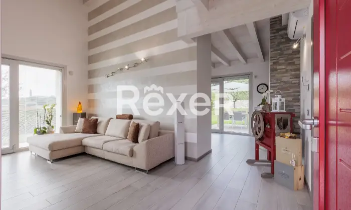 Rexer-Brembate-di-Sopra-Villa-indipendente-con-due-abitazioni-e-ampie-pertinenze-Altro