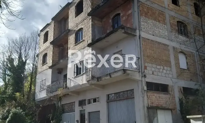 Rexer-Pennapiedimonte-Palazzina-su-tre-piani-con-appartamenti-balconi-e-riscaldamento-autonomo-a-metano-Altro