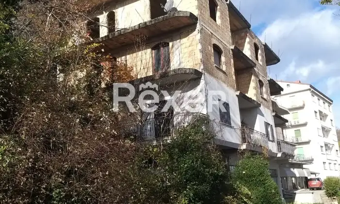 Rexer-Pennapiedimonte-Palazzina-su-tre-piani-con-appartamenti-balconi-e-riscaldamento-autonomo-a-metano-Altro