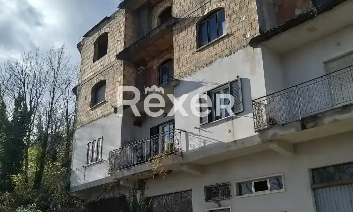 Rexer-Pennapiedimonte-Palazzina-su-tre-piani-con-appartamenti-balconi-e-riscaldamento-autonomo-a-metano-Altro