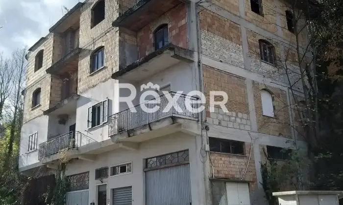 Rexer-Pennapiedimonte-Palazzina-su-tre-piani-con-appartamenti-balconi-e-riscaldamento-autonomo-a-metano-Altro