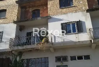 Rexer-Pennapiedimonte-Palazzina-su-tre-piani-con-appartamenti-balconi-e-riscaldamento-autonomo-a-metano-Altro