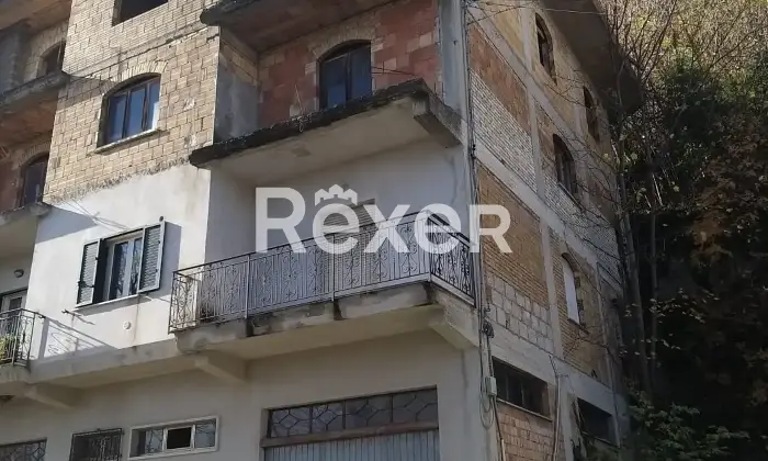 Rexer-Pennapiedimonte-Palazzina-su-tre-piani-con-appartamenti-balconi-e-riscaldamento-autonomo-a-metano-Altro