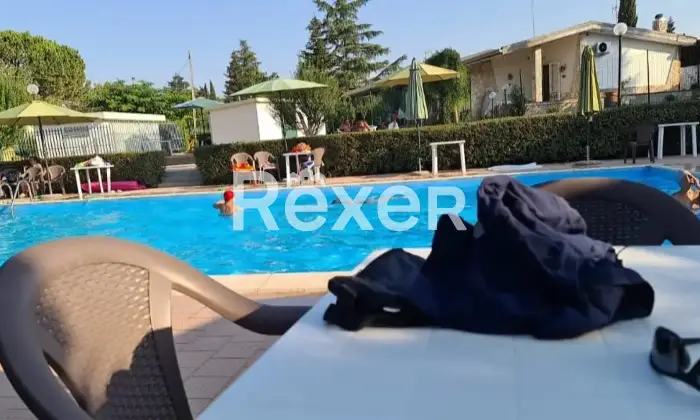 Rexer-Cassano-delle-Murge-villa-in-vendita-villaggio-incoronata-cassano-delle-murge-Piscina