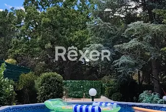 Rexer-Cassano-delle-Murge-villa-in-vendita-villaggio-incoronata-cassano-delle-murge-Piscina